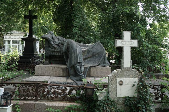 Bucharest Untold Stories: Holocaust, Crimes & Bellu Cemetery - Romanian ...